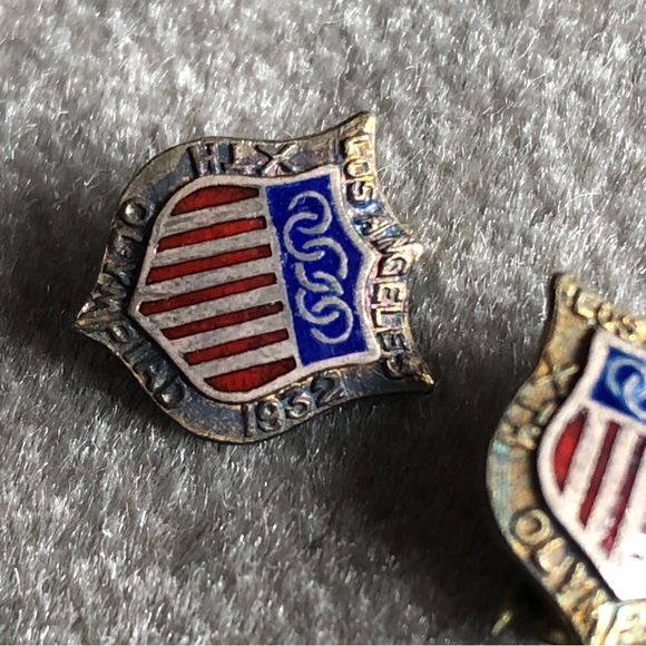 Pair of Vintage 1932 Olympic lapel pins 10th Olympic Games, Olympiad pin 3/8” - Picture 3 of 4